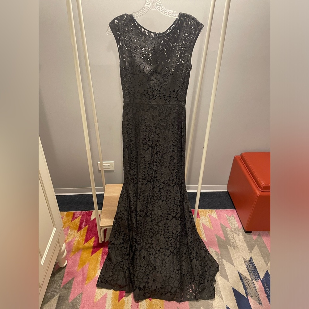 Vera Wang Black Lace Cap Sleeve Trumpet Gown